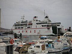 Volcán de Tindaya im Hafen von Playa Blanca auf Lanzarote