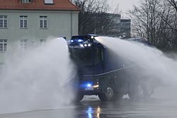 Wasserwerfer WaWe 10 der Hamburger Bereitschaftspolizei