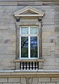 Blend-Balustrade vor einer geschlossenen Fensterbrüstung (Göttingen, Bürgerstraße 42)