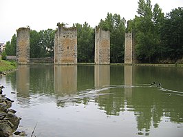 Ruïne van het kasteel van Lussac