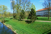 Schlosspark – Bogenbrücke und Große Wiese