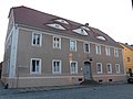 Wohnhaus/Glockengießerei, zwei Werkstattgebäude im Grundstück sowie Mauer und zwei Granittorsäulen