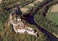 Die Arwaburg gehörte im 17. Jahrhundert der Familie Thököly (Luftbildaufnahme mit dem Fluss Arwa)