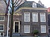 Huis onder schilddak