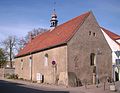 Katholische Kreuzkirche und vier Mord- und Sühnekreuze