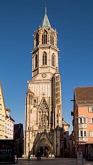 Turm der Katholischen Kapellenkirche Rottweil, 70 Meter Höhe; dieser Turm gehört zu den wichtigsten Baudenkmälern der Spätgotik in Baden-Württemberg. Er erhielt 1983 das Prädikat Kulturdenkmal von nationaler Bedeutung.