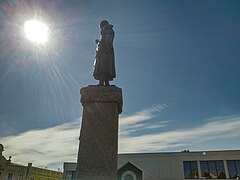 Statue mit Simon-Dach-Brunnen (rechte Seite)