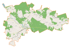 Mapa konturowa gminy Staszów, blisko centrum u góry znajduje się punkt z opisem „Izba Pamięci Hugona Kołłątaja w Wiśniowej”