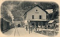 Station Ivan mit dem Portal des 648 Meter langen Ivan-Tunnels im Hintergrund.