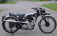 De Matchless G3 (350 cc) uit 1939 had nog een parallellogramvork