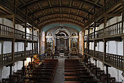 L'interno della chiesa e le sue gallerie.