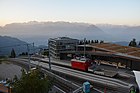 Rigi Kaltbad September 2016: Lok 18 zum Abtransport der in frühen Morgenstunden bergwärts transportierten Grosskehrmaschine