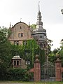 Schloss Dillich, mit dem Hoftor, Ansicht von Süden