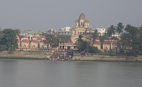 ्बाली पुल पर मंदिर