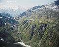 Furkapass und Wanderweg entlang der jungen Furkareuss