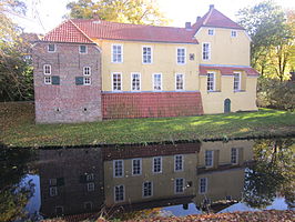 De Manningaburg en zijn gracht