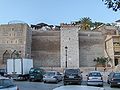 Vélez-Malaga Kalesi, Surları, Duvarı ve çevresindeki kafeler. (Muralla de Vélez-Málaga)