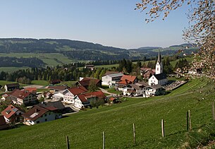 Blick zur Pfarrkirche hl. Leonhard