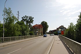 Blick auf Bargen von der Brücke über den Hagneckkanal