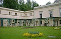Schloss Glienicke, Spolien im Hof