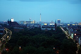 Kleiner Tiergarten bij nacht (gezien vanuit de Heilandskirche)