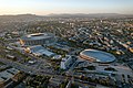 Die Puskás Aréna im Oktober 2019 mit der BOK Sportcsarnok (Mitte) und der Papp László Budapest Sportaréna (rechts)