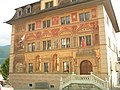 Die Nordfassade, u. a. mit der Stauffacherin und der Übergabe des Freiheitsbriefs zu Faenza 1240