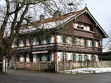 Frontansicht des Wehnerhofes mit Schnee