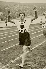 Bei ihrer dritten Teilnahme an Olympischen Spielen wurde Marie Dollinger wie vier Jahre zuvor Vierte – 1928 hatte sie über 800 Meter Rang sieben belegt