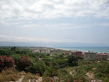 Şehrin Akdeniz kıyısından görünümü