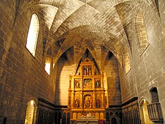 Kapelle de los Reyes, mit dem Renaissance-Retabel in der Mitte, das Marmorgrab vorne, Arkosolium rechts und links