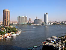 İskenderiye'de bulunan San Stefano Grand Plaza (solda) ve Kahire'den görünümü.