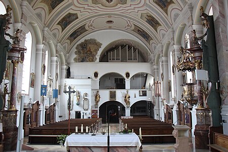 Westliche Rückwand des Langschiffs mit den Galerien und der Linder-Orgel (2023)