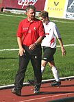 Dietmar Sehrig beim Bundesligaspiel FFC Brauweiler Pulheim vs. SC Freiburg am 15. Oktober 2006 (Endstand 0:2) - im Hintergrund Sandra Schmidt