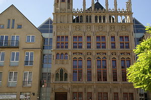 Detail der rekonstruierten gotischen Fassade