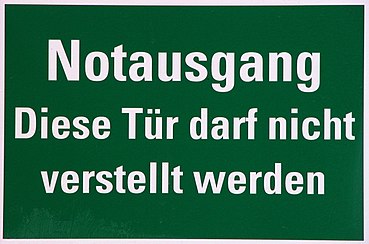 Wenn diese Tür nicht verstellt werden darf, wie komme ich dann RAUS !?!?!?!?!?