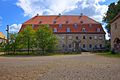 Herrenhaus (Nr. 17), Torhaus (Nr. 11) mit angebautem Gutsverwalterhaus (Nr. 10) und Gutsarbeiterhaus (Nr. 6/7) mit rückwärtigem Seitengebäude (Einzeldenkmale zu ID-Nr. 09300232)