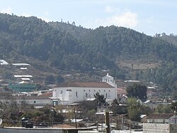 Blick auf Zinacantán mit der San-Lorenzo-Kirche in der Mitte