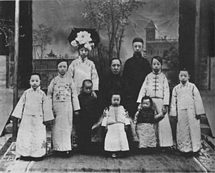 Zaifeng (Prince Chun) and his family