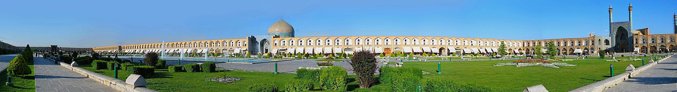 İsfahan, İran'da bulunan Nakş-ı Cihan Meydanı. Sağda Şah Camii, karşıda ise Şeyh Lütfullah Camii yer almaktadır. (Üreten:Nicolas Hadjisavvas)