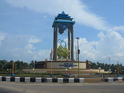 Bundaran dan Monumen Ketupat di Hamalau