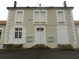 The town hall in Roussines