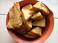 Tahu goreng (fried tofu) has brown skin.