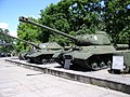 IS-2 Modello 1943 (primo piano) e IS-3 esposti al Museo della Grande Guerra Patriottica a Minsk, Bielorussia