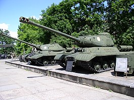 IS-2 model 1943 en IS-3 in het oorlogsmuseum te Minsk, Wit-Rusland