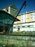 Kran am Bahnhof Agualva/Cacém