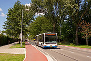 Op de Nobelweg bij Intratuin: Gelede bus lijn 37 richting Amstelstation in Amsterdam (2014)