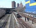 Auf Teil der Trasse der Sea Beach Line liegen U-Bahn und die Güter­zug­strecke Bay Ridge Branch neben­einander (2010)