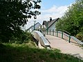 Fußgängerbrücke über die Rodau in Mühlheim