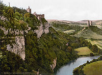 Rudelsburg (links) und Burg Saaleck (um 1900)